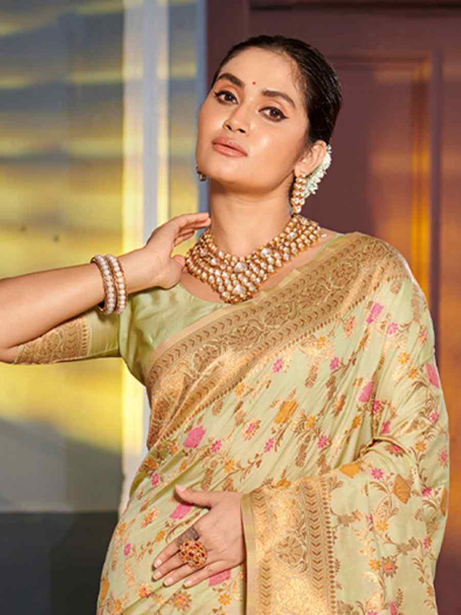 Golden Banarasi Silk HandWeaving Pall Festival Wedding Fancy Heavy Border Saree