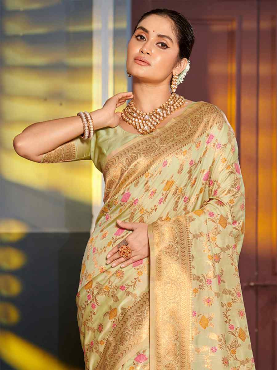 Golden Banarasi Silk HandWeaving Pall Festival Wedding Fancy Heavy Border Saree