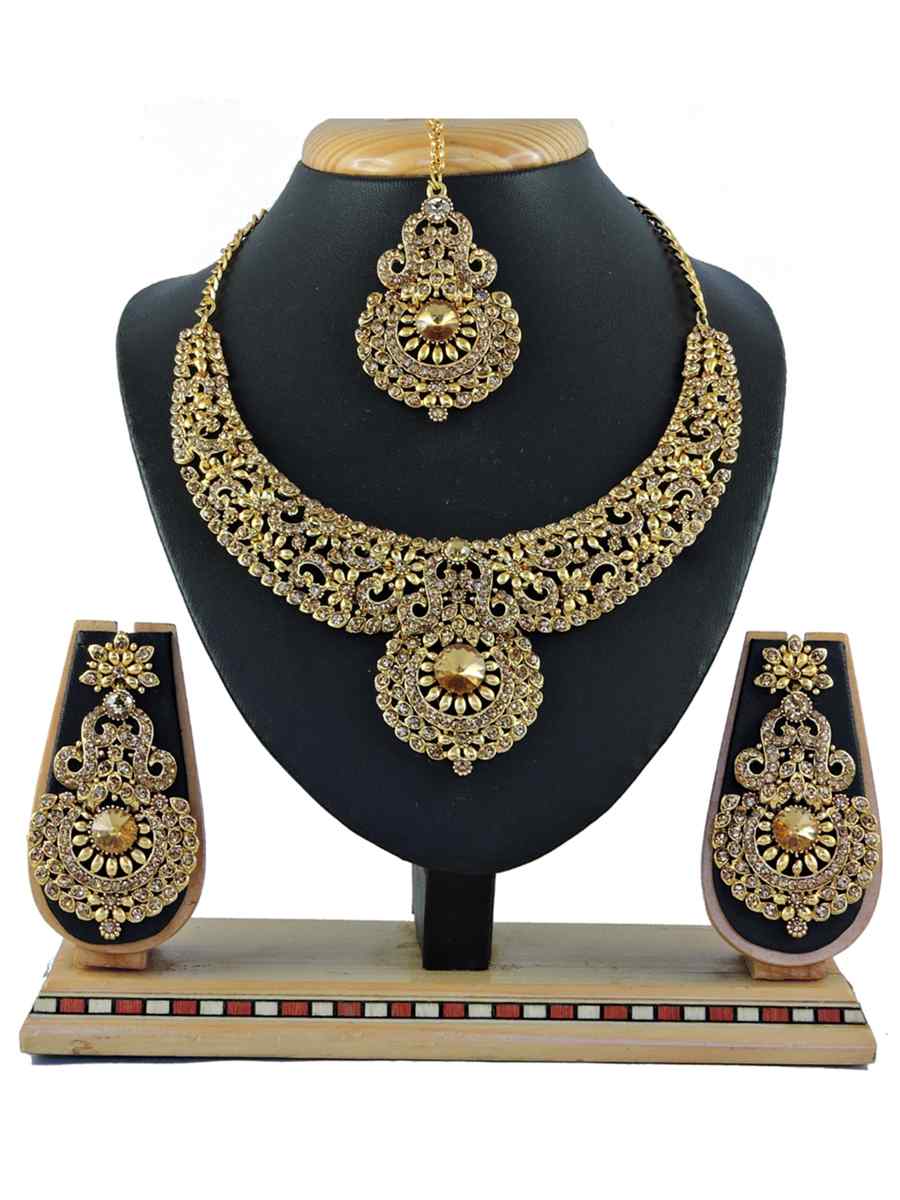 Golden White Alloy Festival Wear Kundan Necklace