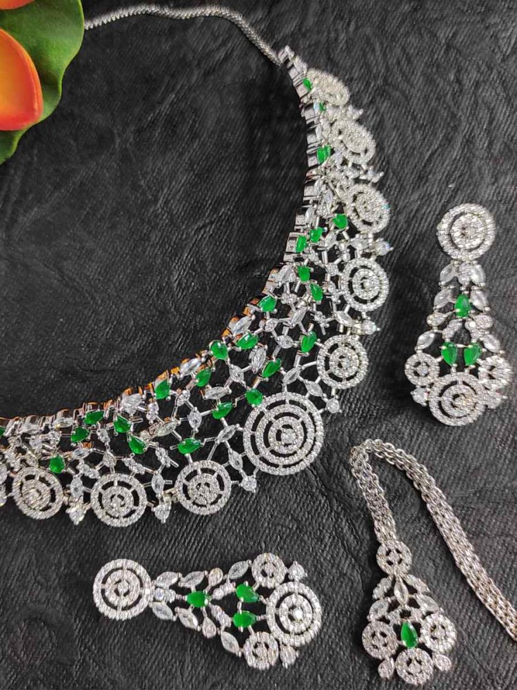 Green Ad Alloy Party Wear Diamonds Necklace