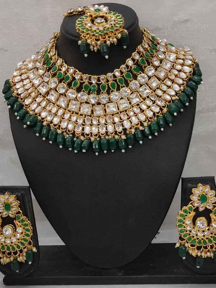 Green Alloy Bridal Wear Diamonds Necklace