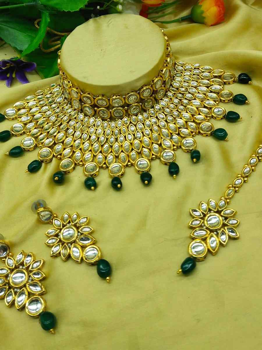 Green Alloy Bridal Wear Kundan Necklace