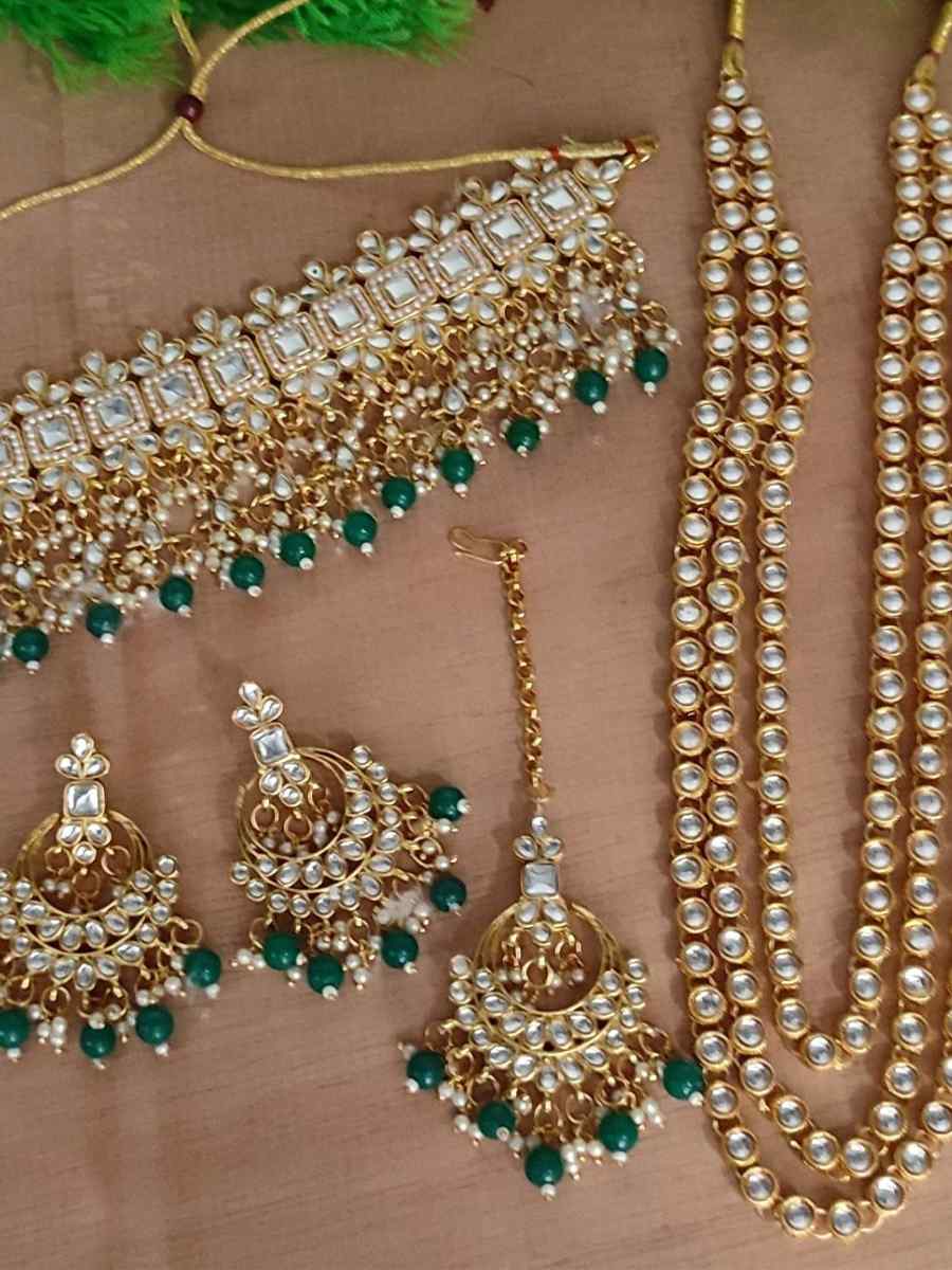 Green Alloy Bridal Wear Kundan Necklace