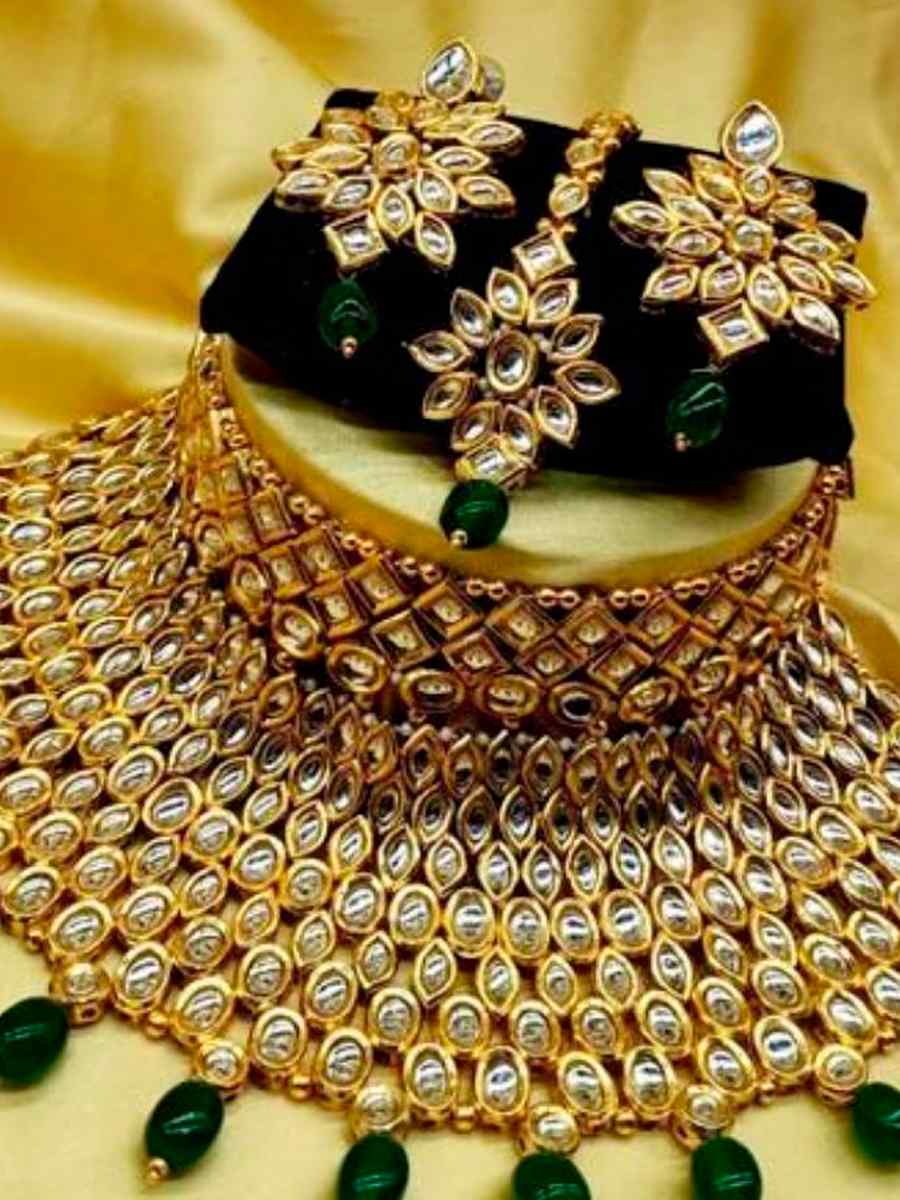 Green Alloy Bridal Wear Kundan Necklace