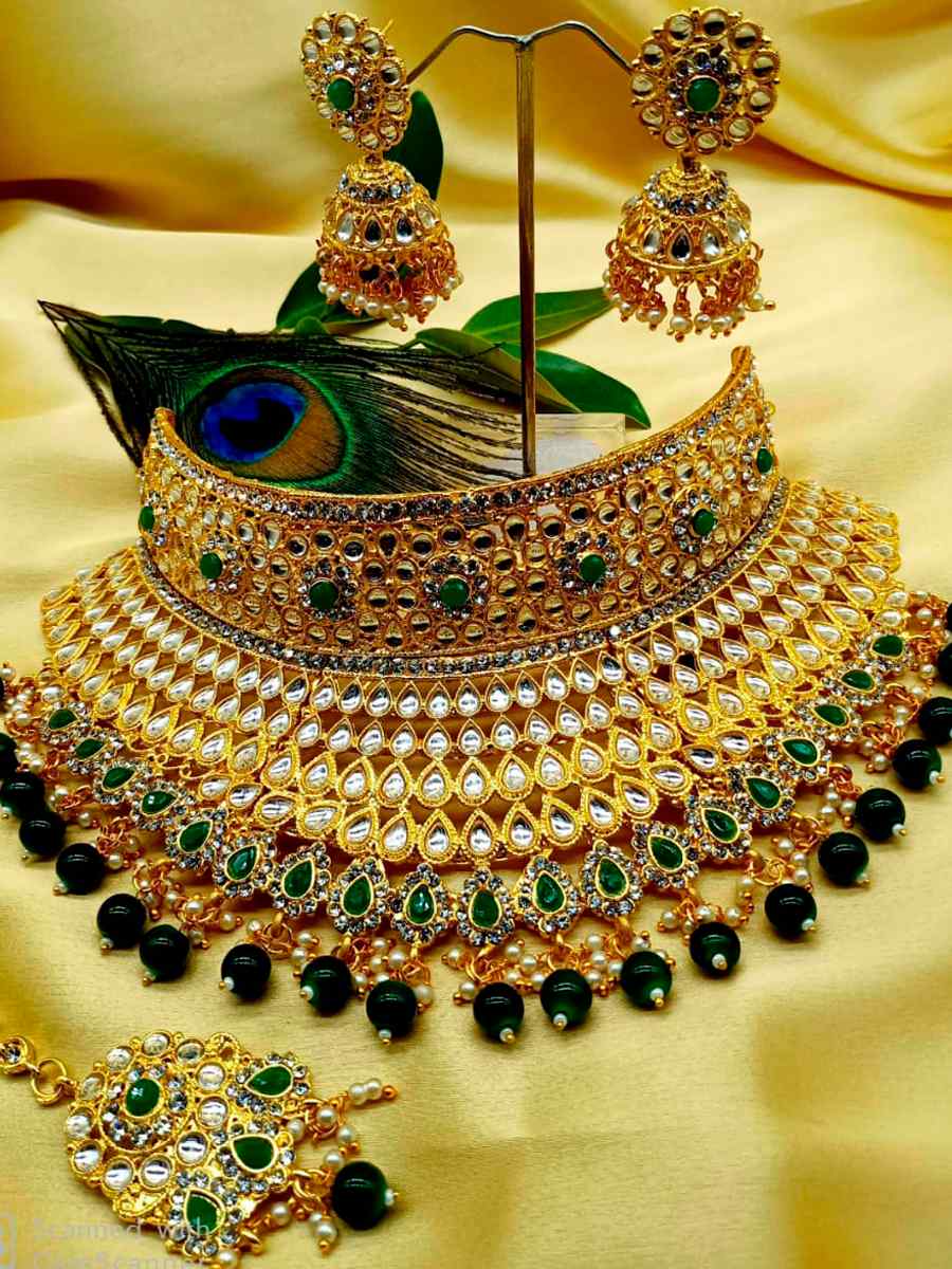 Green Alloy Bridal Wear Kundan Necklace