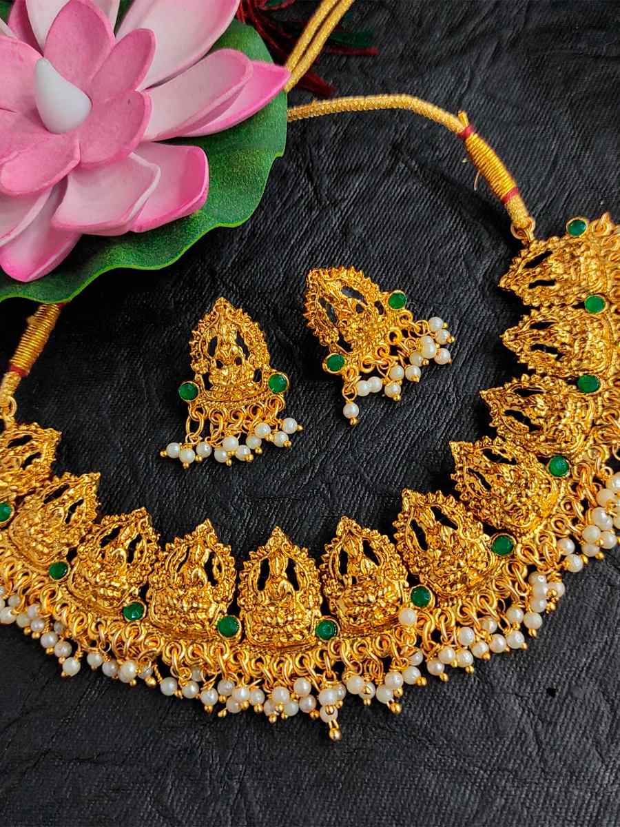 Green Alloy Bridal Wear Kundan Necklace