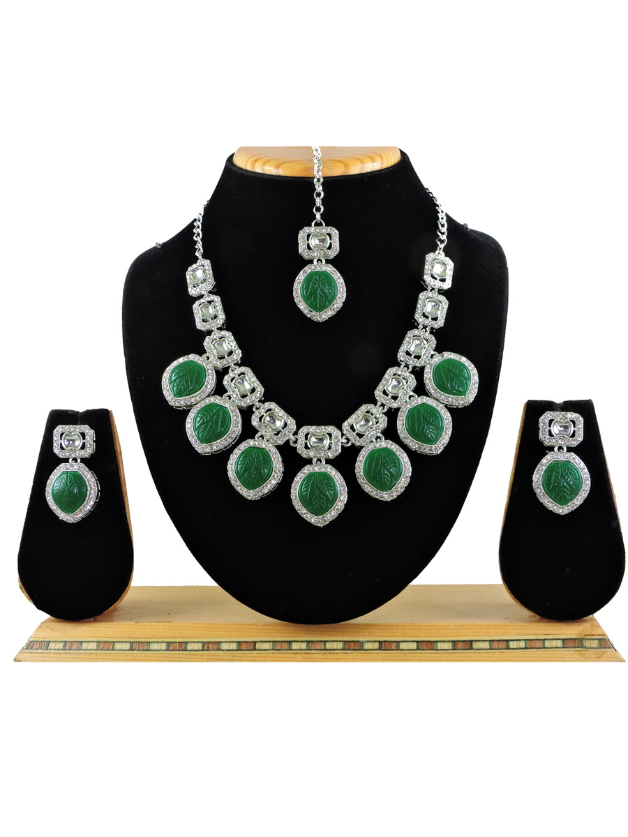 Green Alloy Festival Wear Kundan Necklace