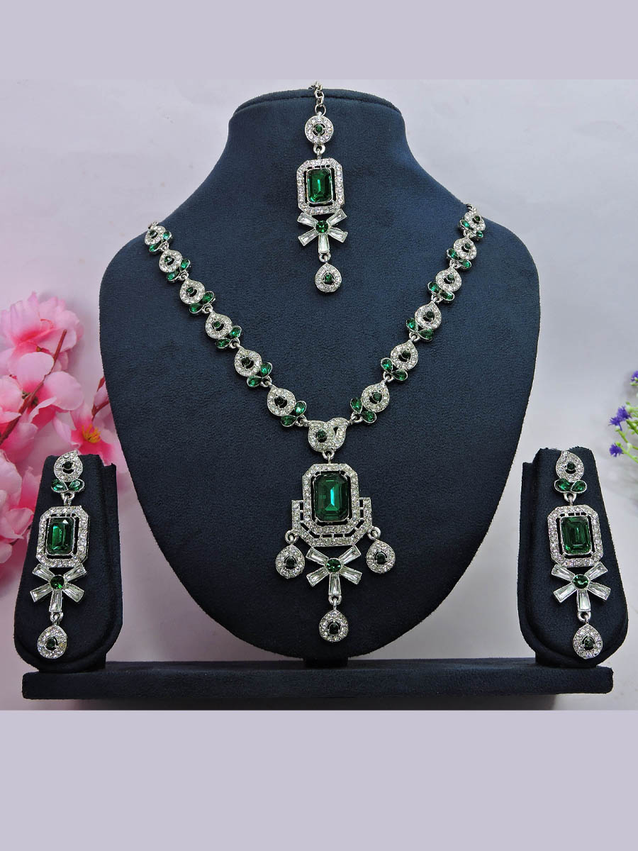 Green Alloy Festival Wear Kundan Necklace