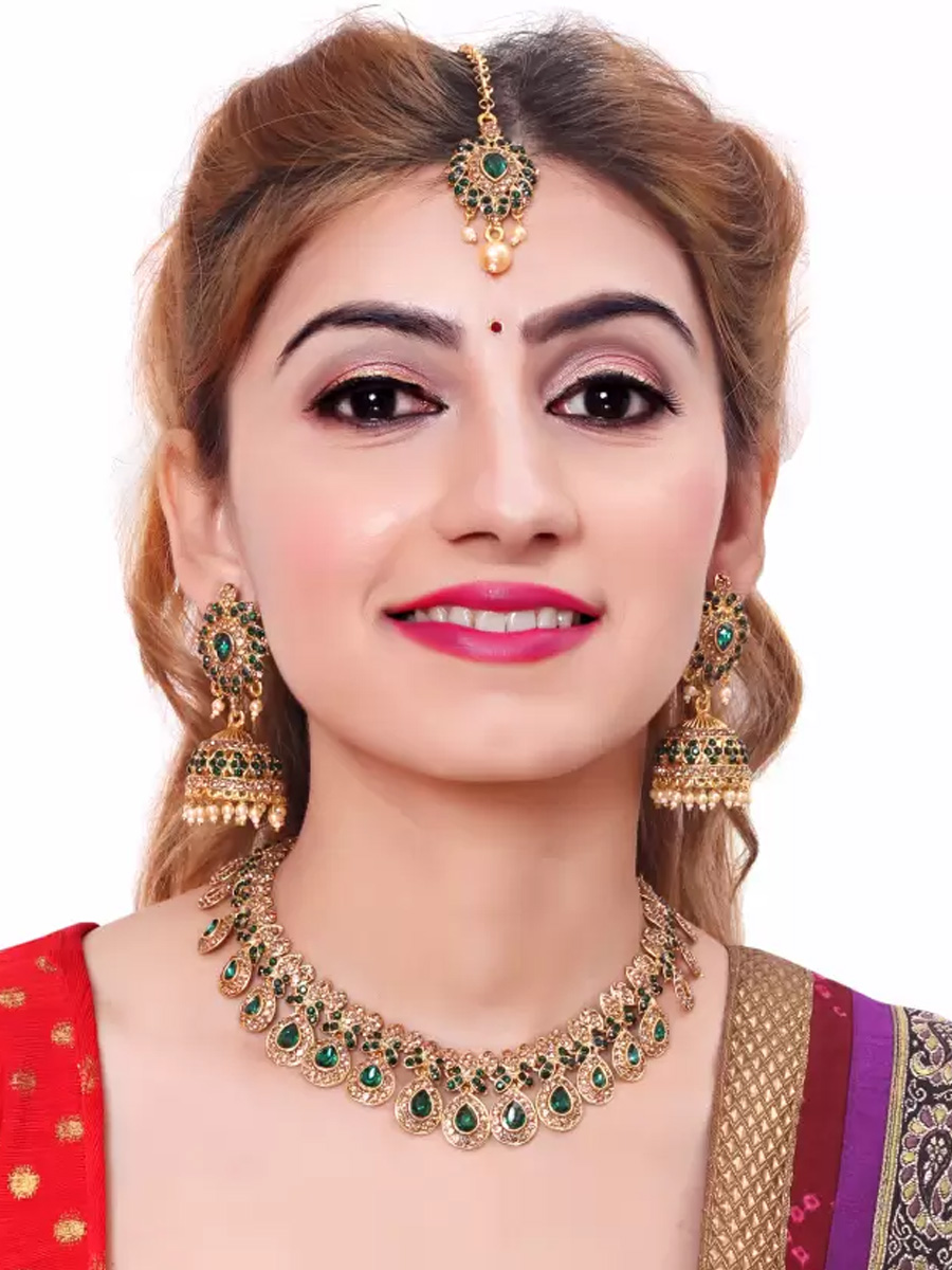 Green Alloy Festival Wear Kundan Necklace