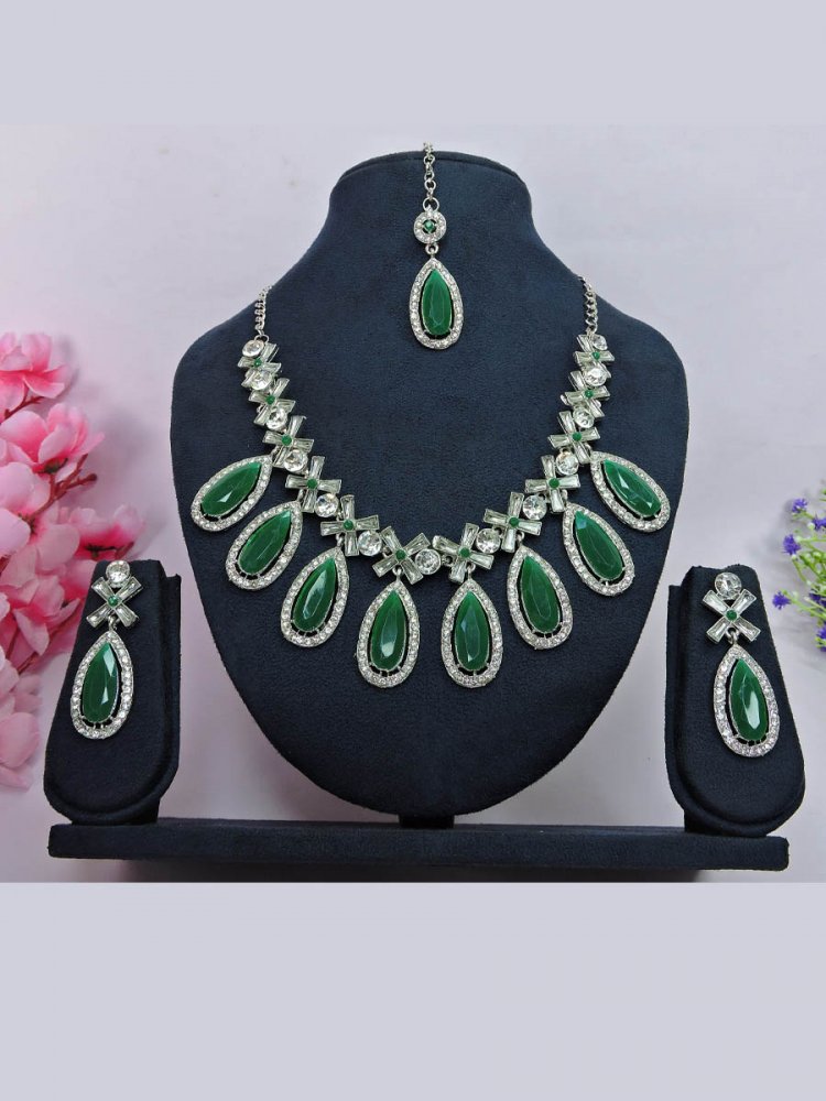 Green Alloy Festival Wear Kundan Necklace