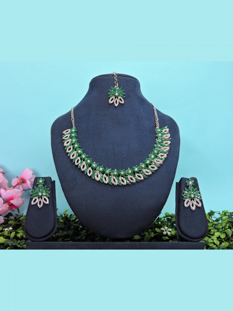 Green Alloy Festival Wear Kundan Necklace