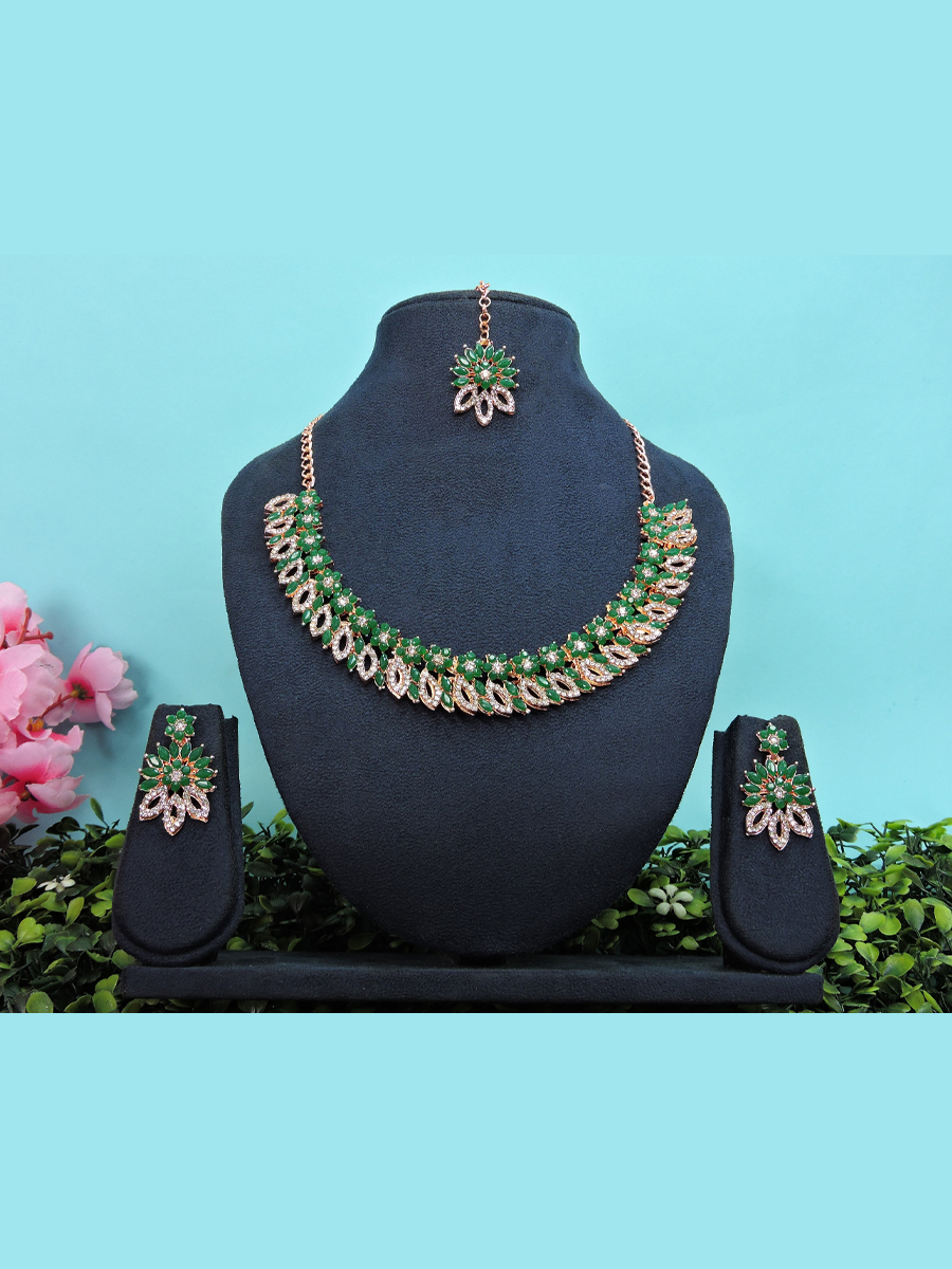 Green Alloy Festival Wear Kundan Necklace