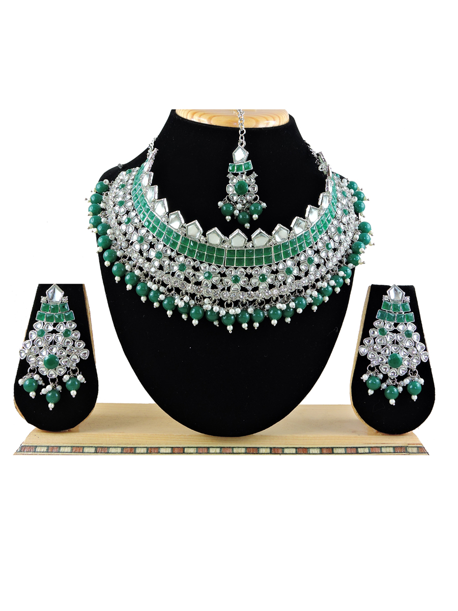 Green Alloy Festival Wear Kundan Necklace