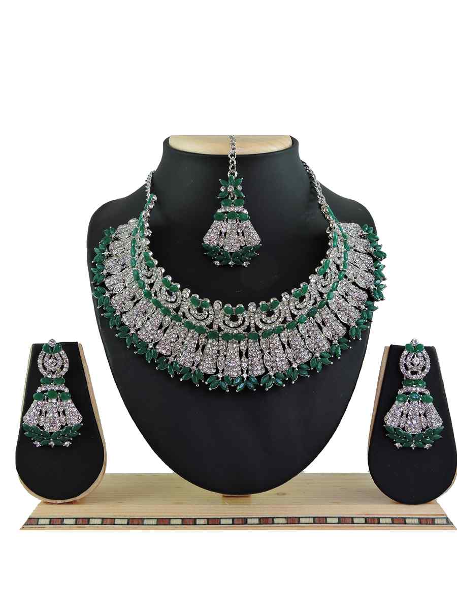 Green Alloy Festival Wear Kundan Necklace