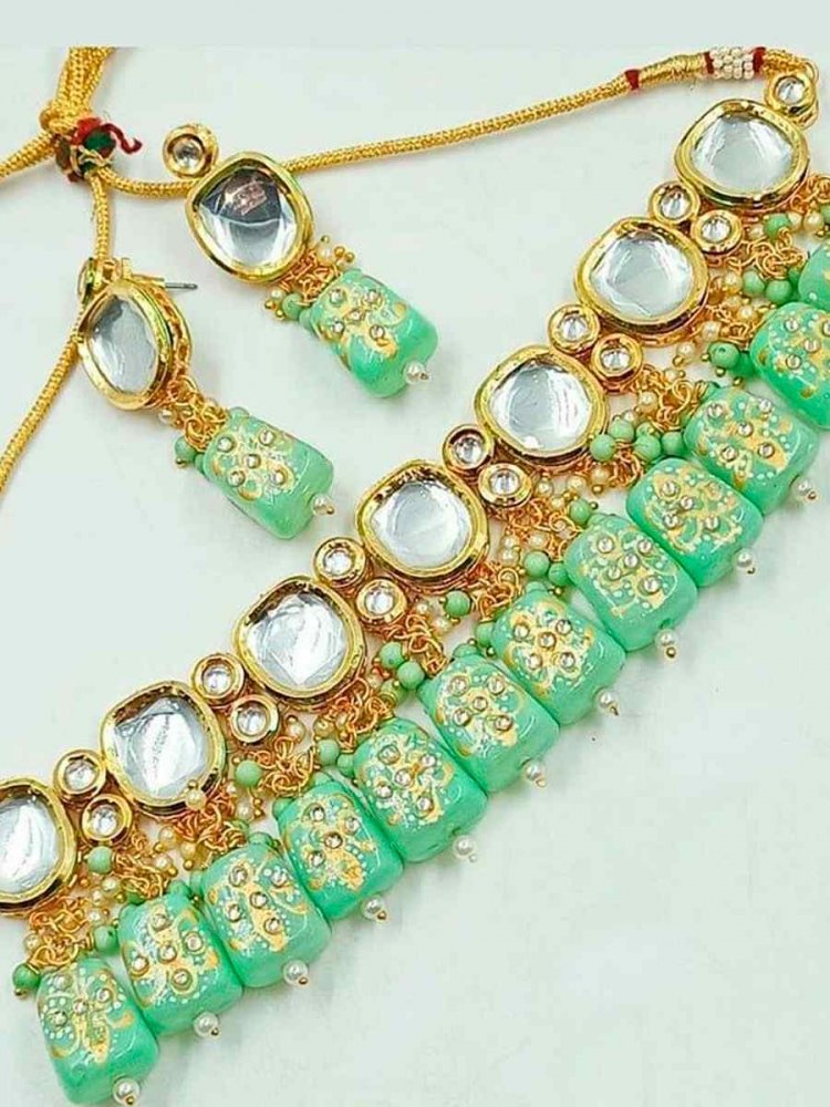 Green Alloy Festival Wear Kundan Necklace