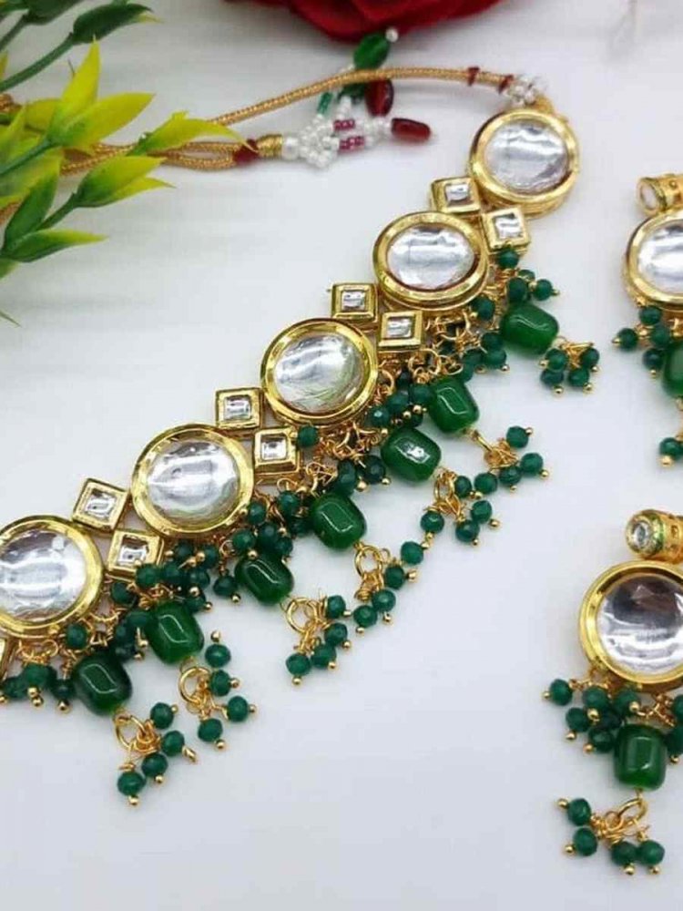 Green Alloy Festival Wear Kundan Necklace