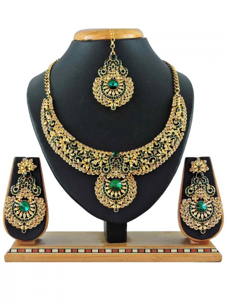 Green Alloy Festival Wear Kundan Necklace