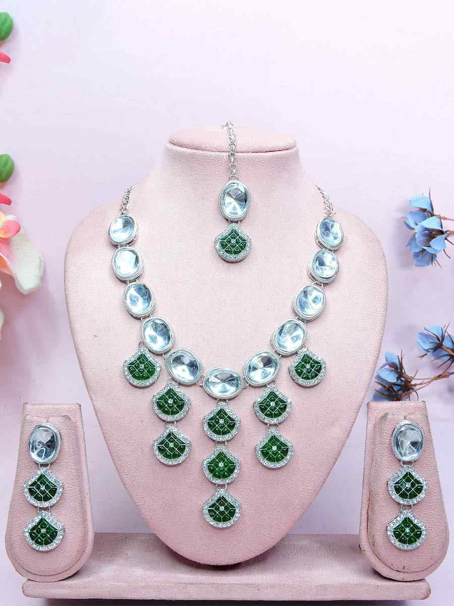 Green Alloy Metal Festival Wear Kundan Necklace