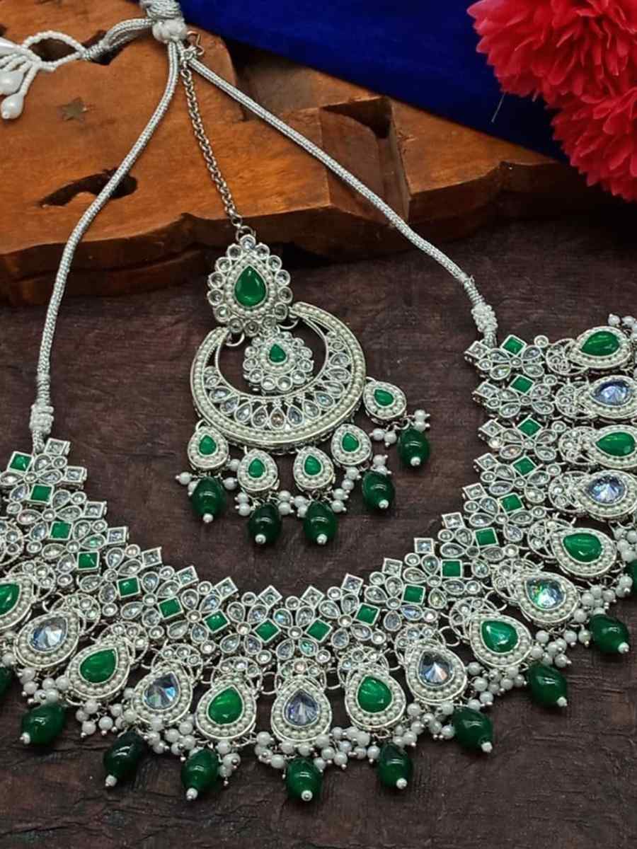 Green Alloy Metal Festival Wear Kundan Necklace