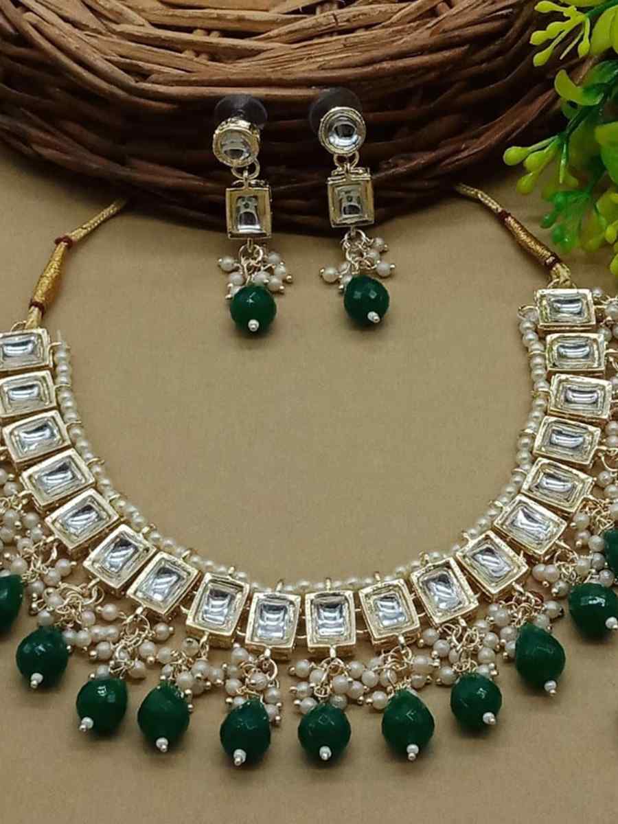 Green Alloy Metal Festival Wear Kundan Necklace