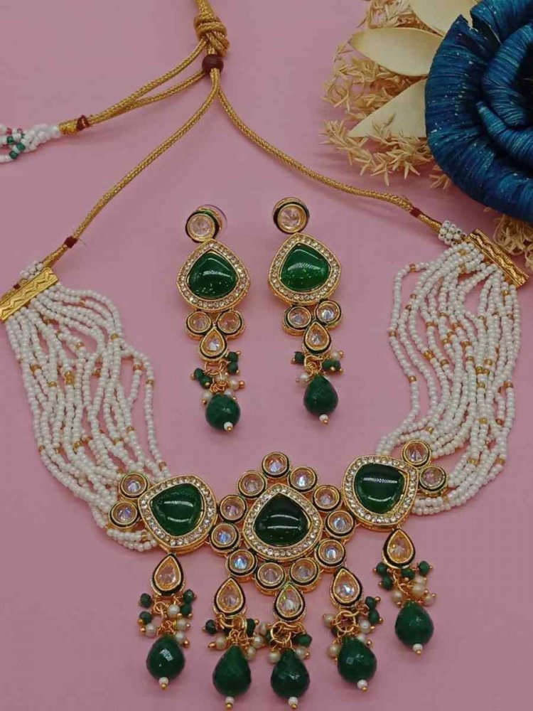 Green Alloy Metal Festival Wear Kundan Necklace