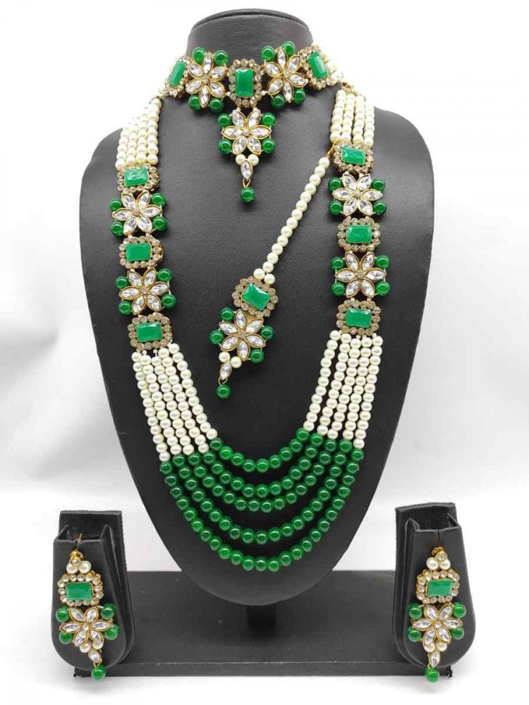 Green Alloy Wedding Wear Kundan Bridal Set
