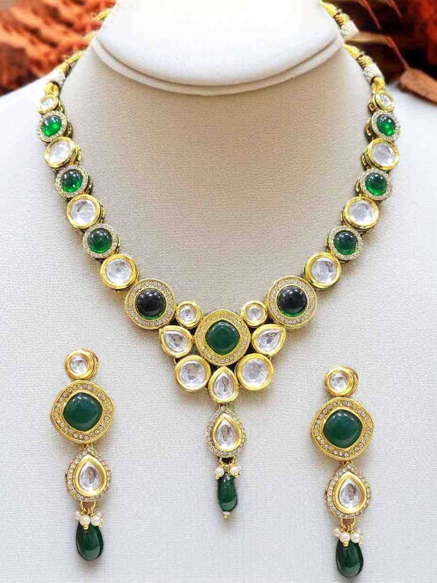 Green And Gold Alloy Wedding Party Festival Wear Kundan Necklace