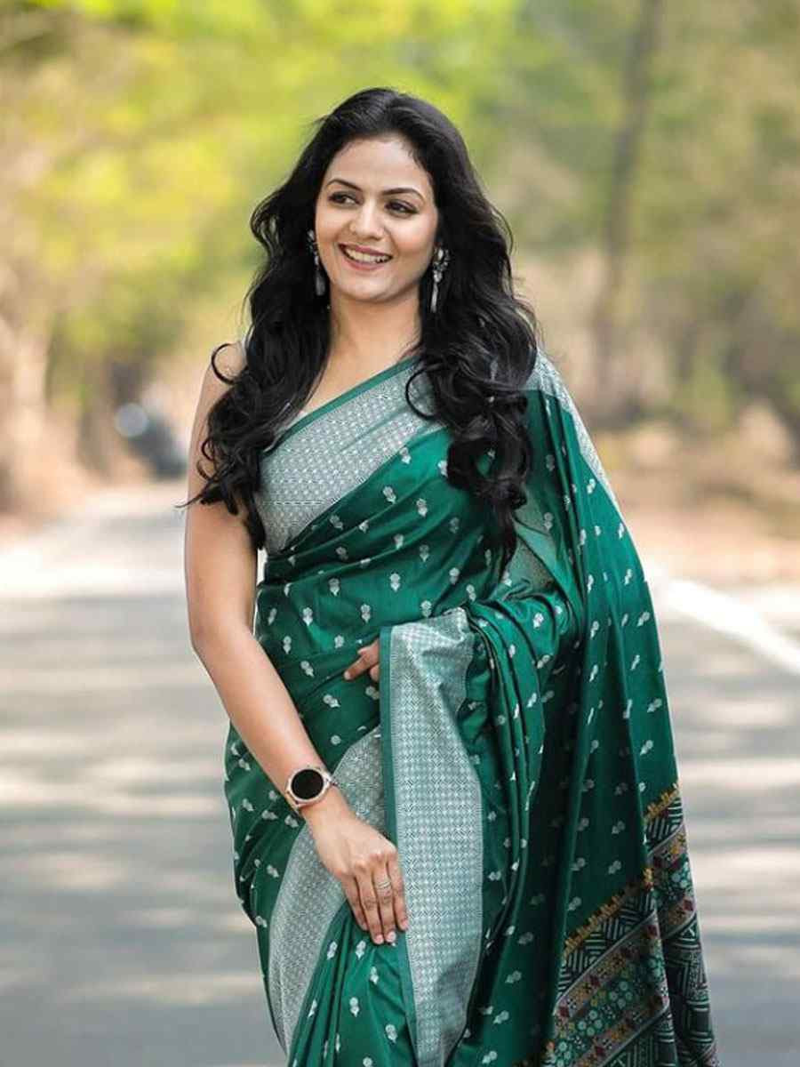 Green Banarasi Silk Handwoven Festival Wedding Fancy Heavy Border Saree