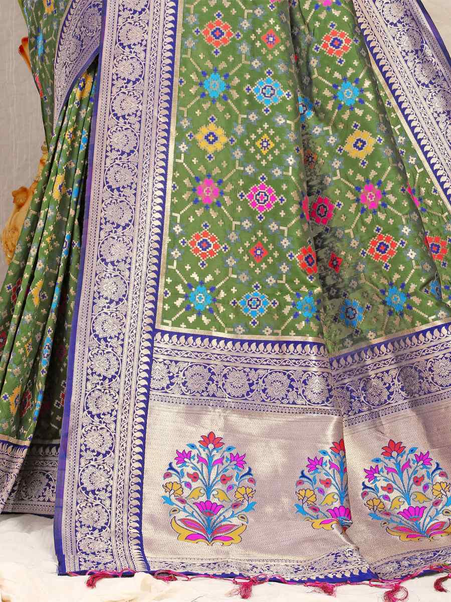 Green Banarasi Silk Handwoven Wedding Festival Heavy Border Saree