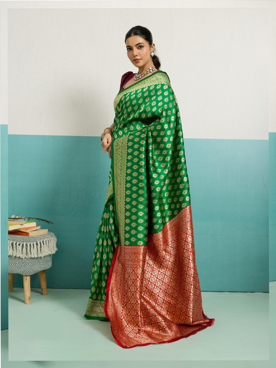 Green Banarasi Silk Zari Kanjivaram Handwoven Wedding Party Festival Reception Heavy Border Saree