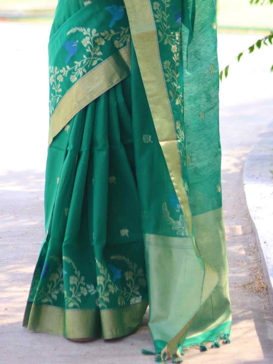Green Cotton Silk Handwoven Casual Festival Classic Style Saree