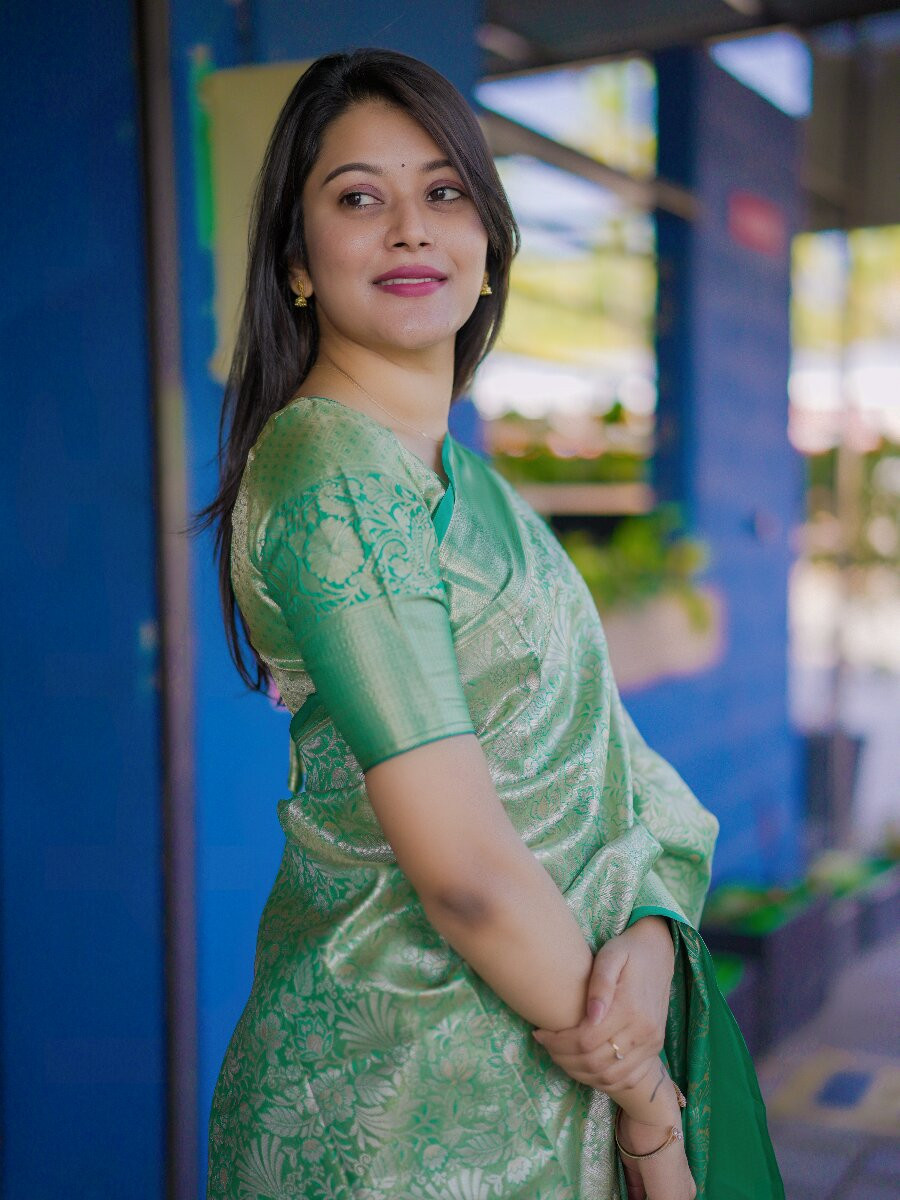 Green Kanchipuram Silk Zari Weaving Wedding Reception Party Festival Casual Heavy Border Sarees