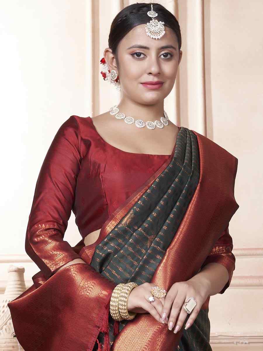 Green Kanjivaram Silk Handwoven Wedding Festival Heavy Border Saree