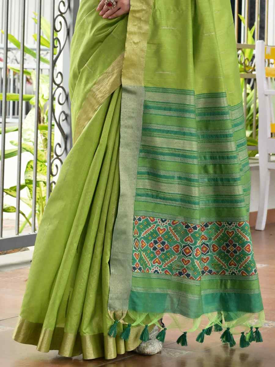 Green Khadi Raw Silk Handwoven Casual Reception Festival Wedding Fancy Classic Style Sarees