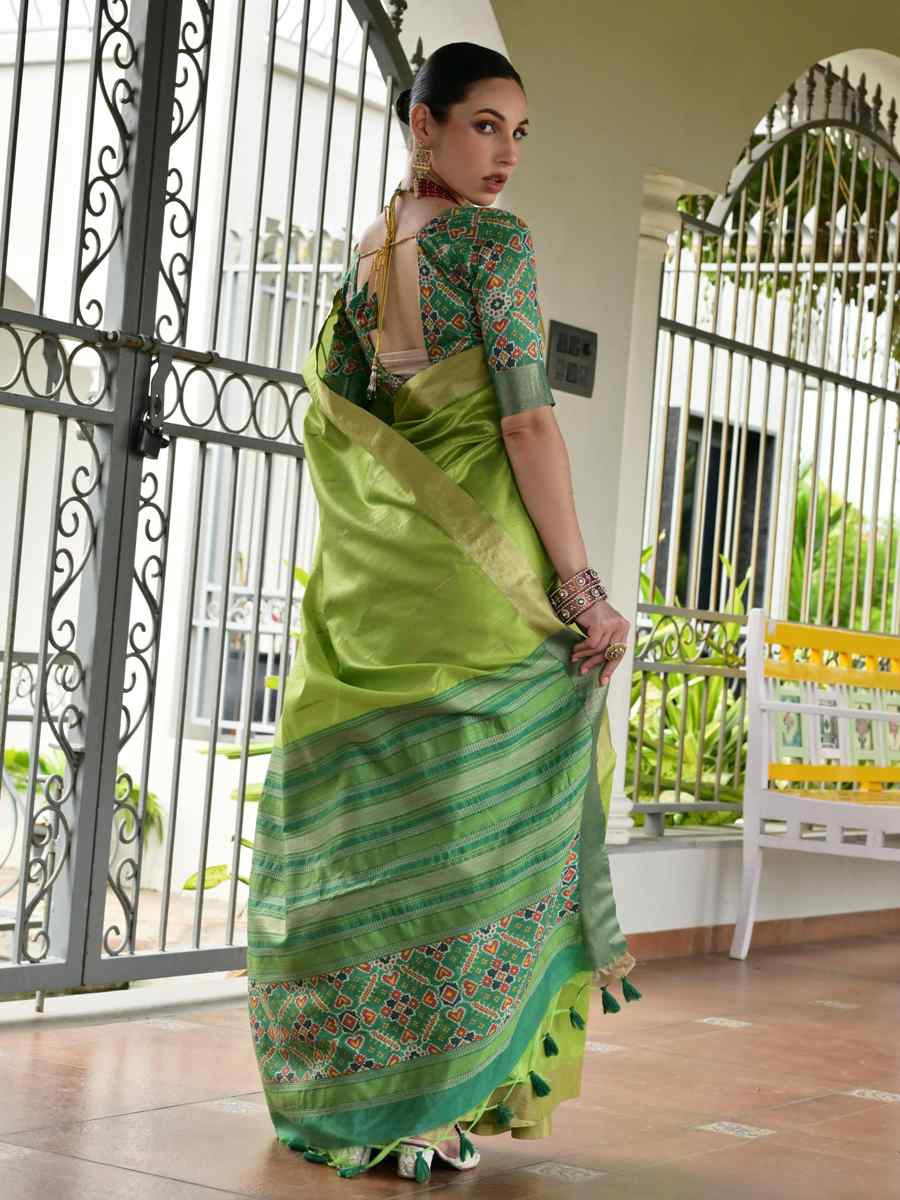Green Khadi Raw Silk Handwoven Casual Reception Festival Wedding Fancy Classic Style Sarees