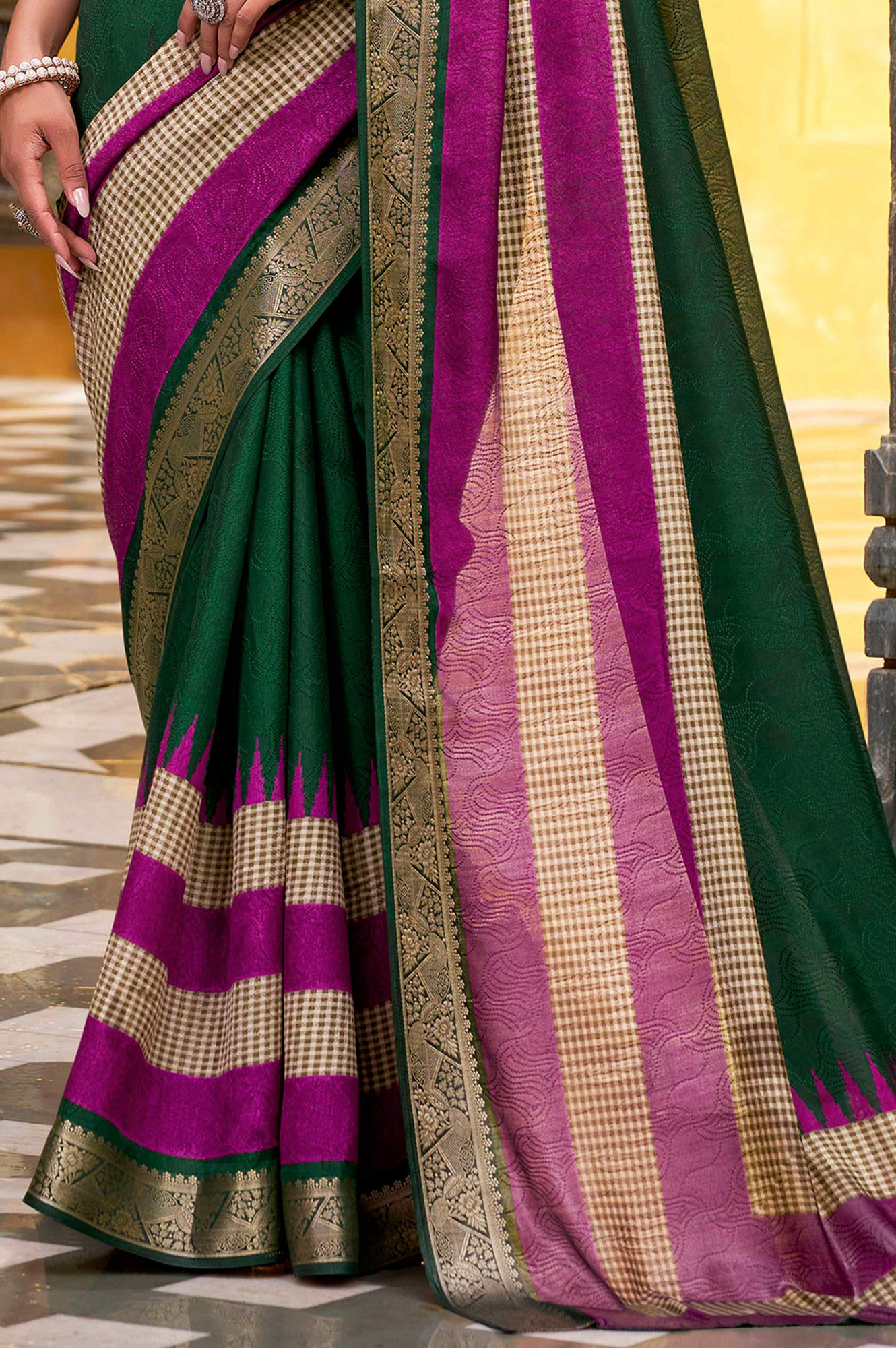 Green Poly Cotton Handwoven Casual Festival Party Classic Style Sarees
