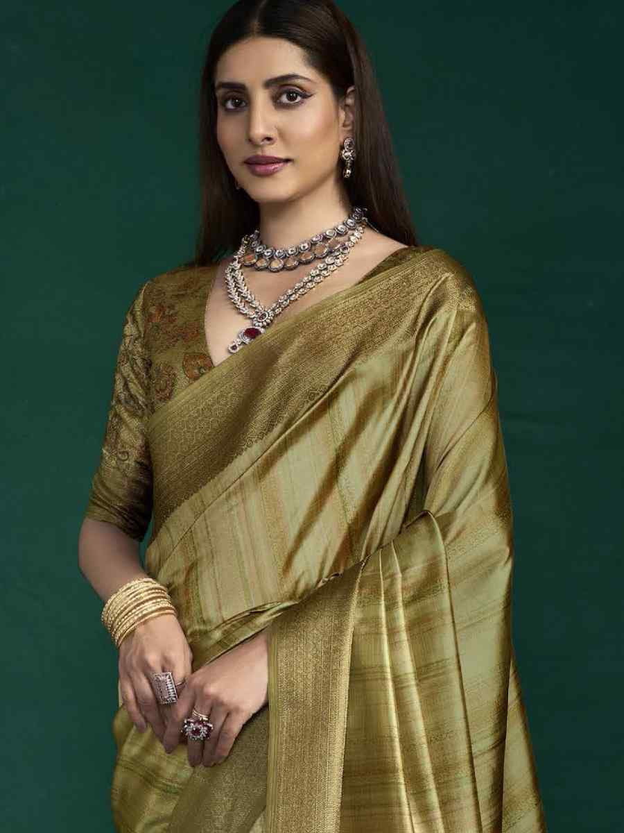 Green Silk Handwoven Bridal Reception Festival Wedding Fancy Heavy Border Saree