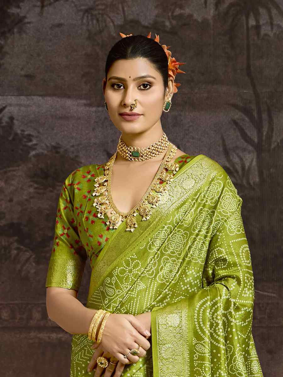 Green Silk Handwoven Festival Wedding Fancy Heavy Border Saree