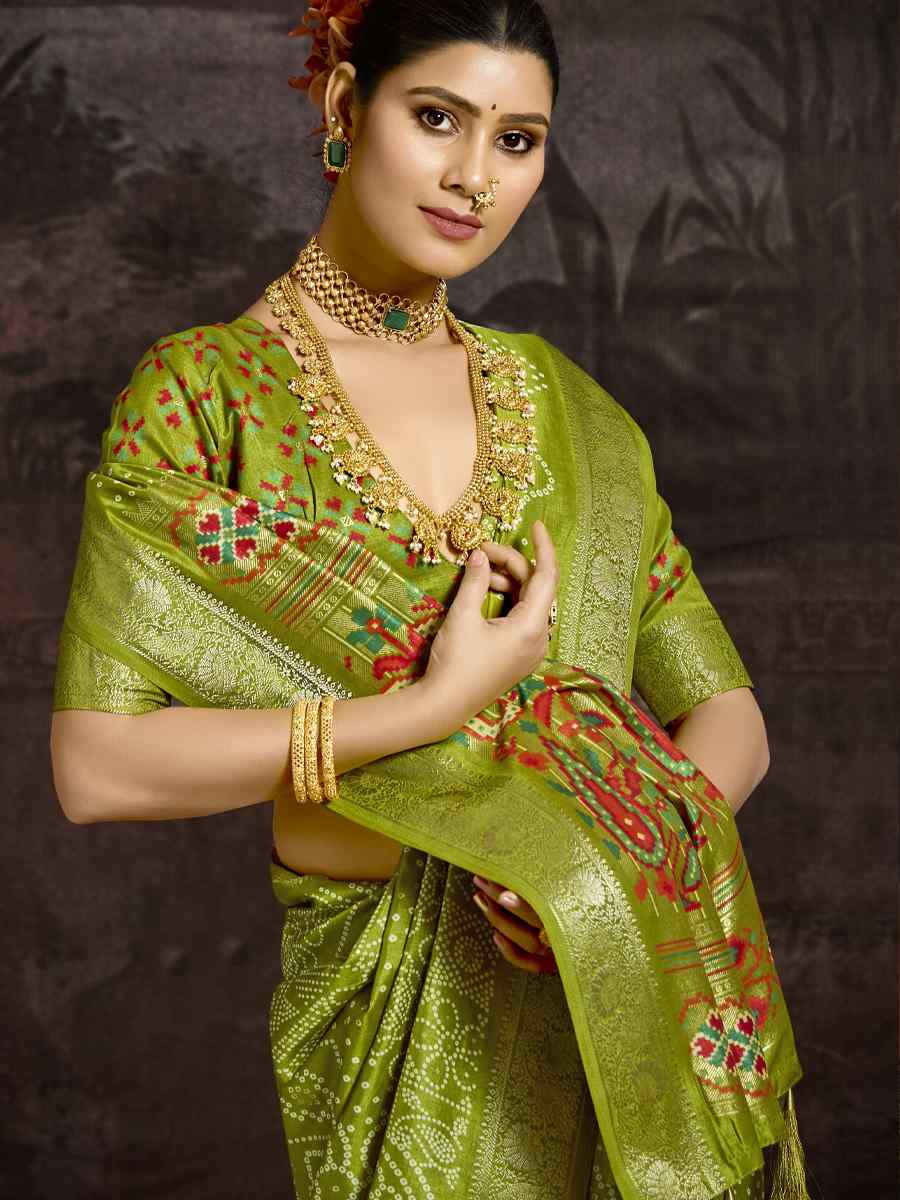 Green Silk Handwoven Festival Wedding Fancy Heavy Border Saree