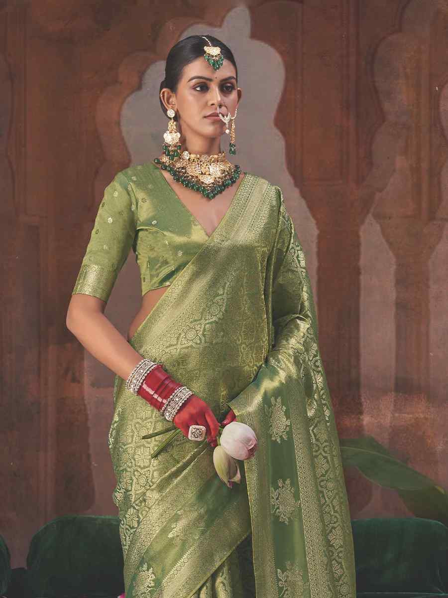 Green Silk Handwoven Festival Wedding Fancy Heavy Border Saree