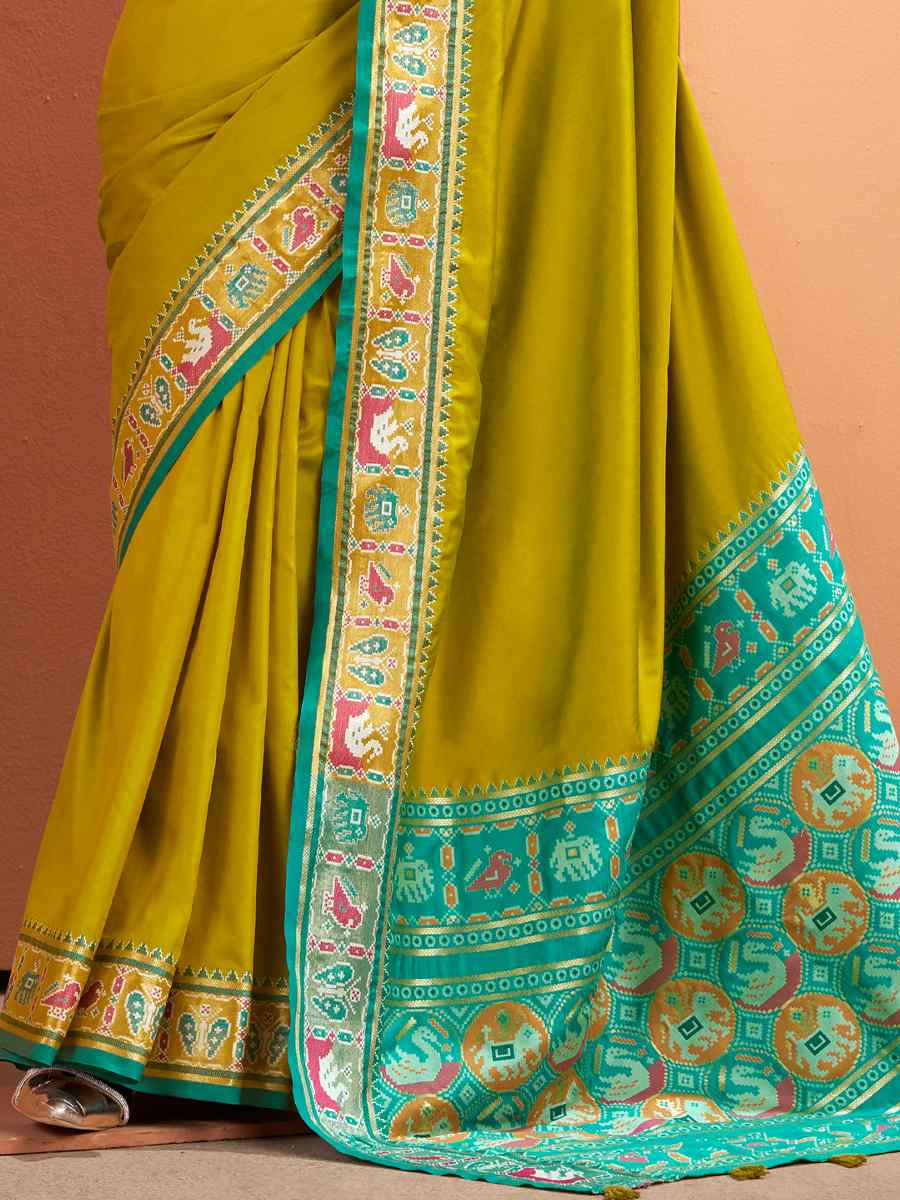 Green Silk Patola Handwoven Traditional Bridal Reception Festival Wedding Fancy Heavy Border Saree