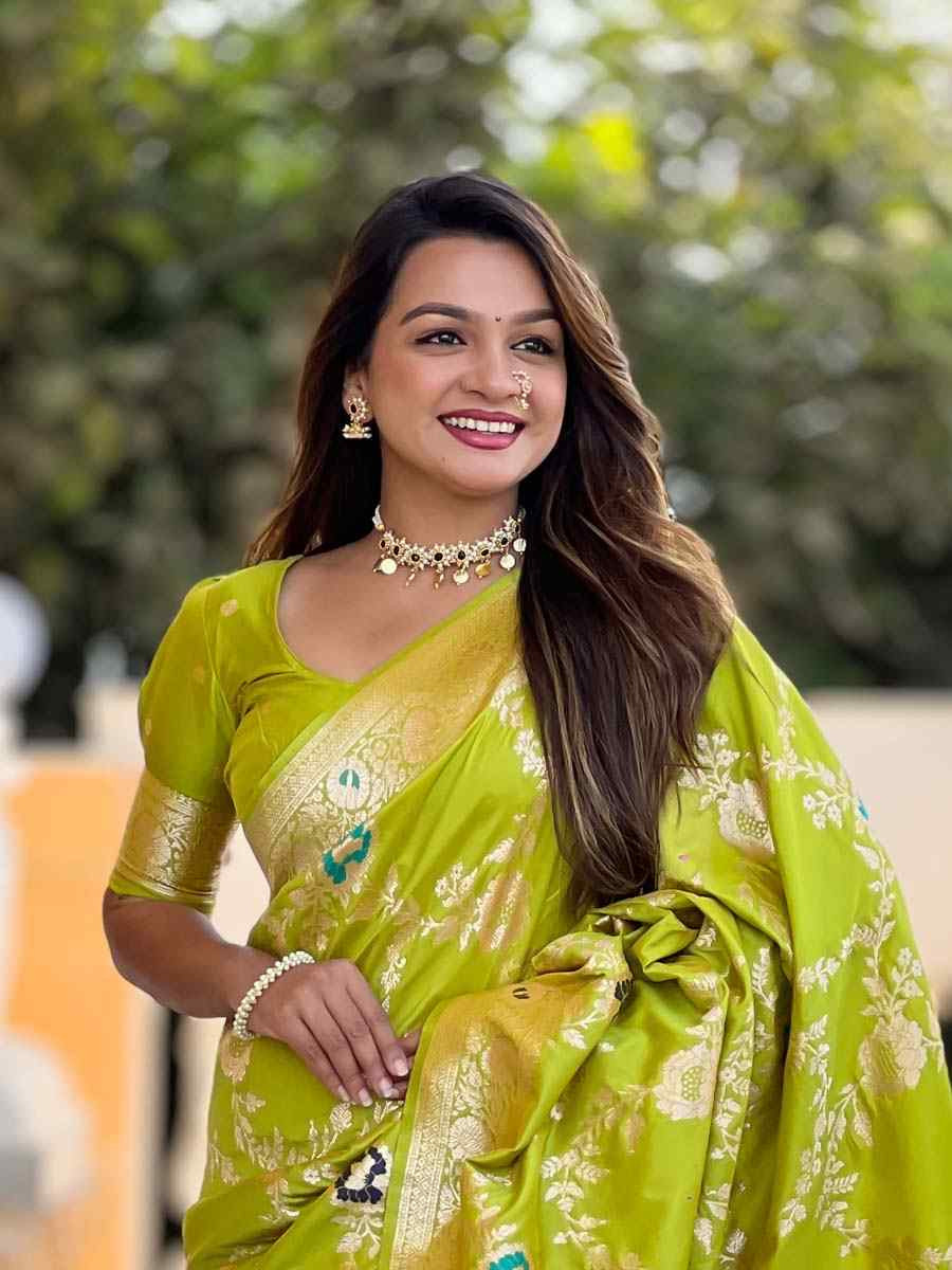 Green Soft Banarashi Silk Handwoven Festival Wedding Fancy Heavy Border Saree