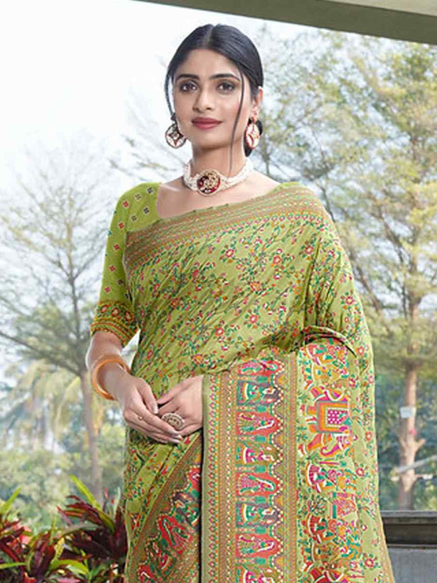 Green Soft Pure Silk Handwoven Festival Wedding Fancy Heavy Border Saree