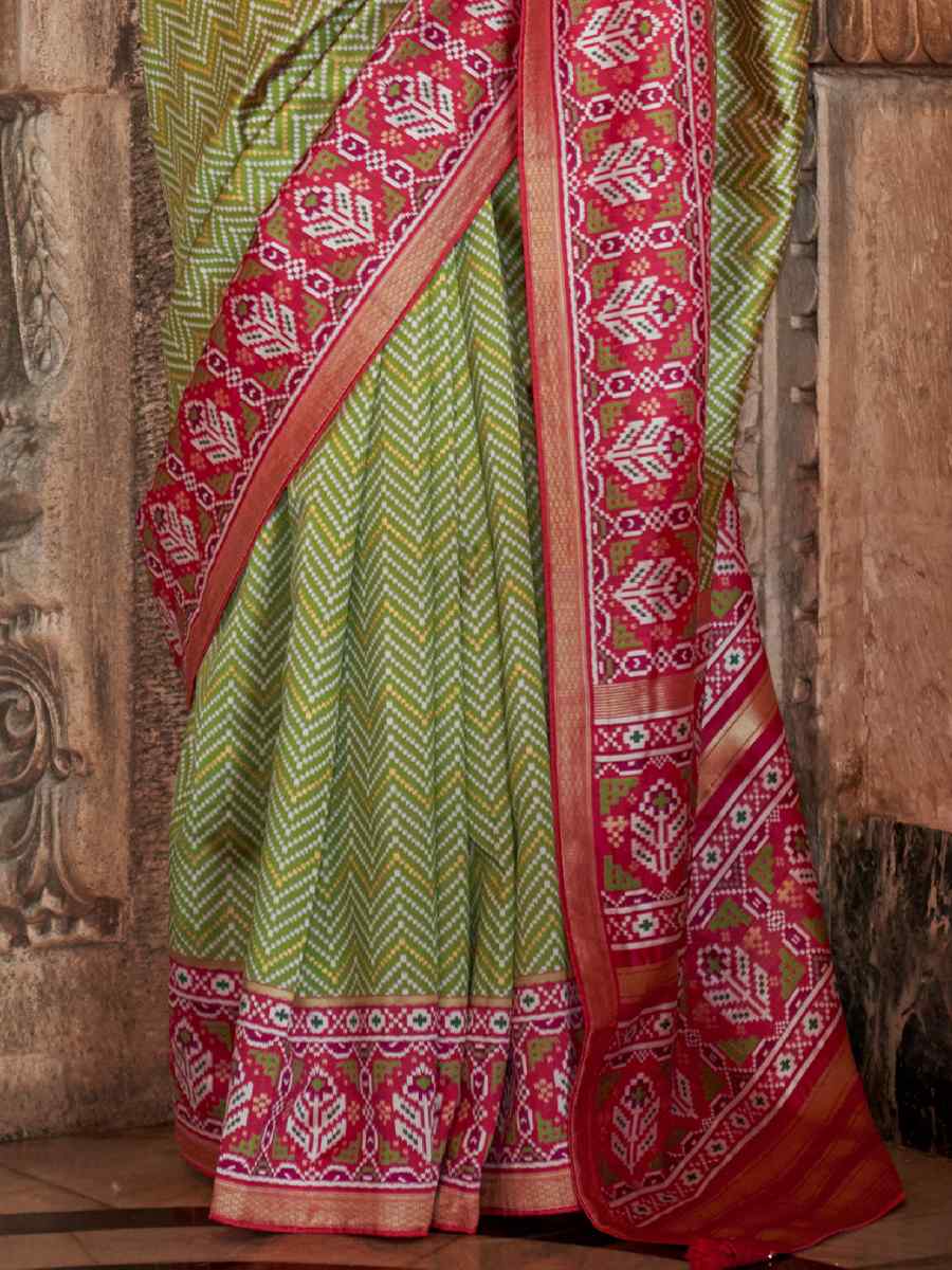 Green Soft Silk Handwoven Casual Festival Heavy Border Saree