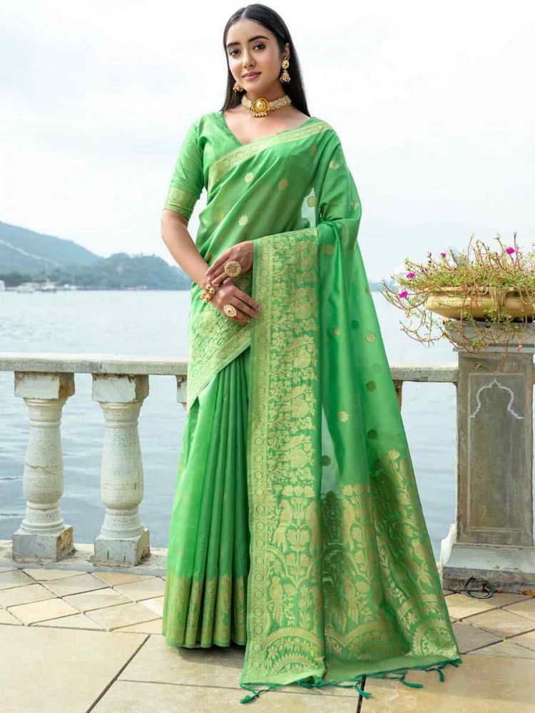 Green Soft Silk Handwoven Wedding Festival Heavy Border Saree