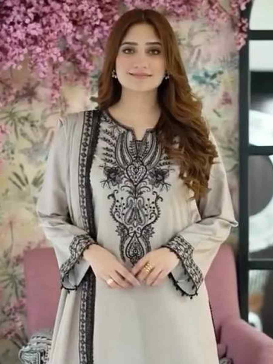Grey Heavy Faux Georgette Embroidered Mehendi Wedding Ready Farsi Pant Salwar Kameez