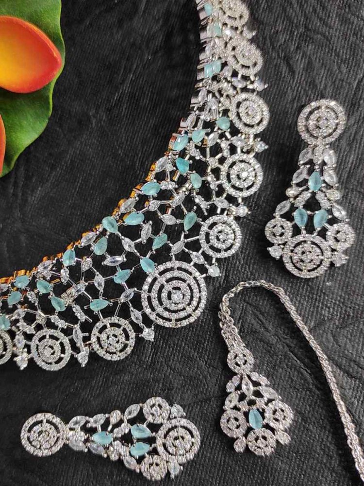 Light Blue Ad Alloy Party Wear Diamonds Necklace