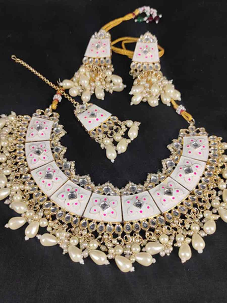 Light Pink Alloy Festival Wear Kundan Necklace