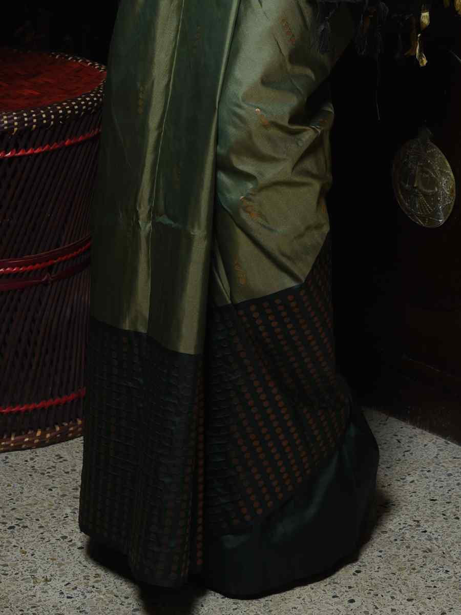 Mahendi Banarasi Silk Handwoven Wedding Festival Heavy Border Saree