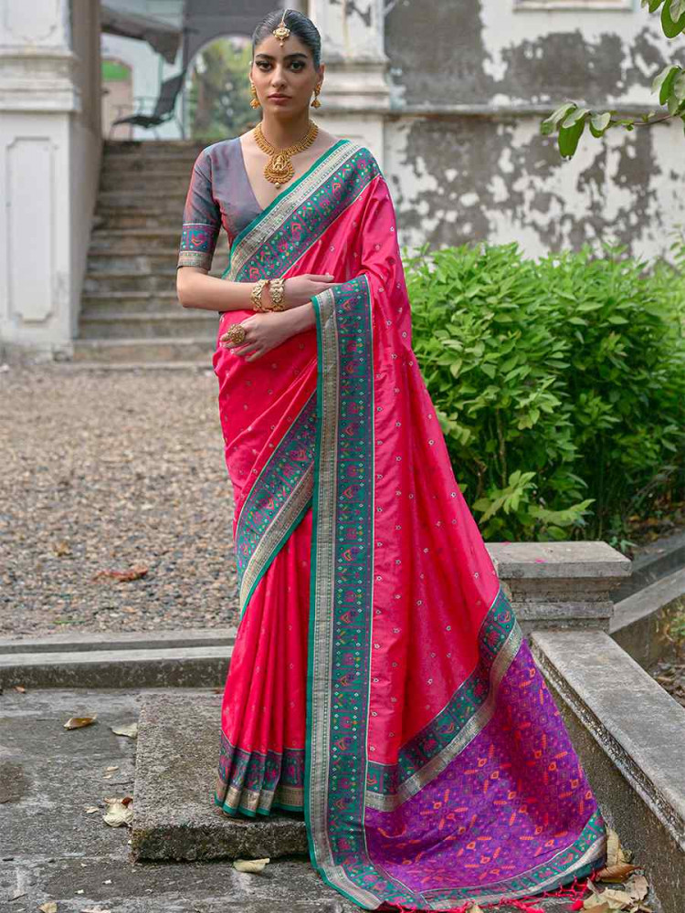 Mahendi Banarasi Slik Handwoven Festival Casual Classic Style Saree
